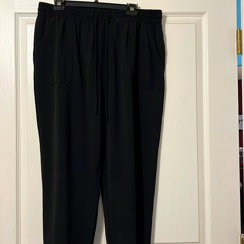 Rich black casual pants with elastic ankle
